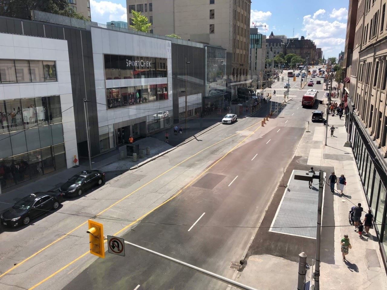 Looking up Rideau towards Wellington Street. Note the large ventilation shaft for the tunnel near the bottom right.